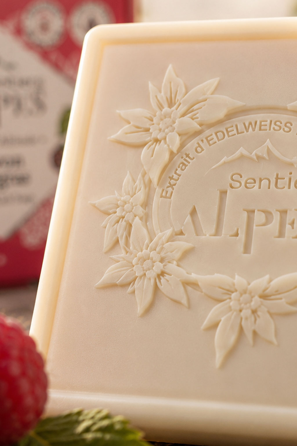 Gravure d'exception pour le savon solide Fruits d'Altitude 100g - Sentiers des Alpes