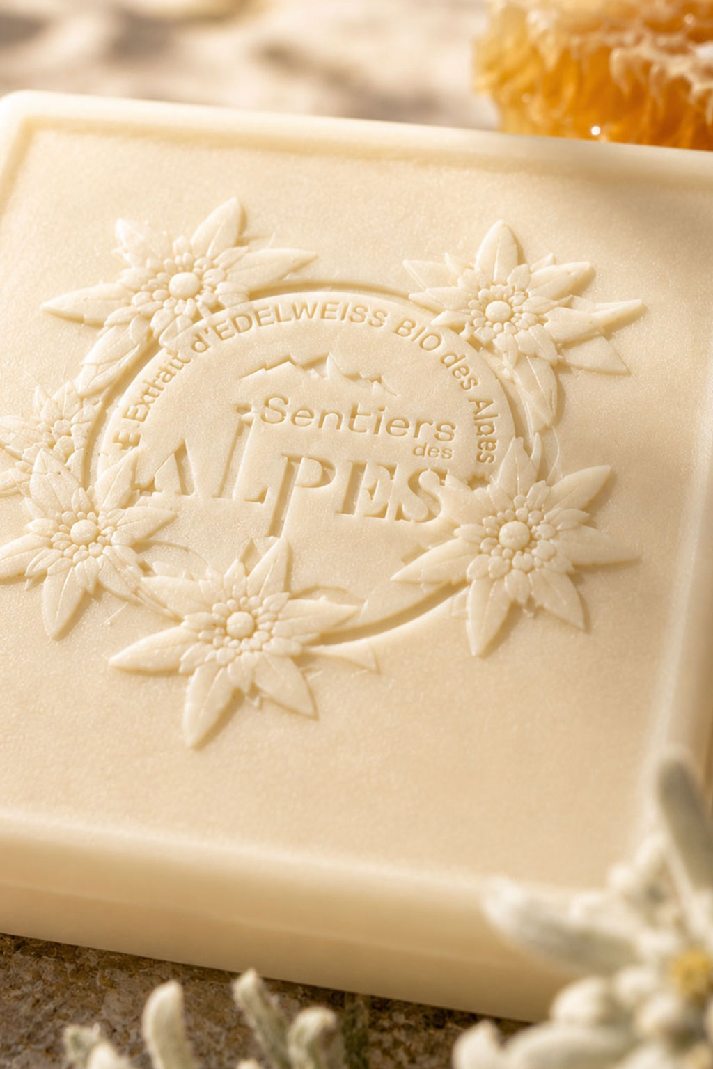 Gravure d'exception pour le savon solide Miel d'Edelweiss 100g - Sentiers des Alpes
